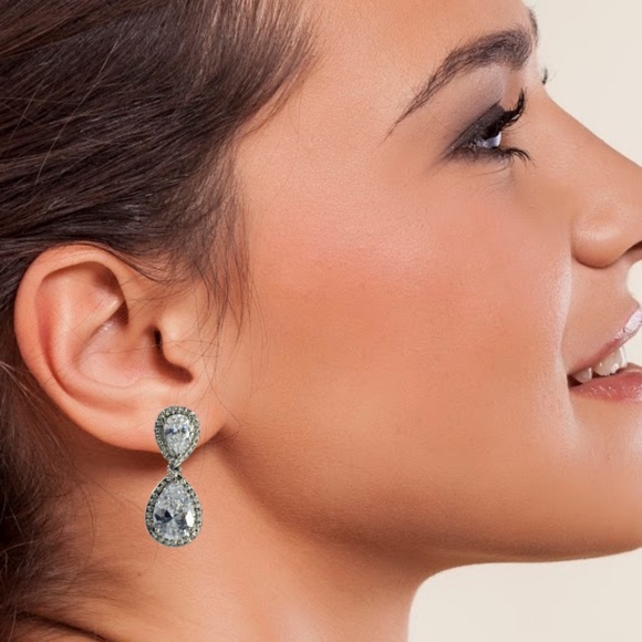 Cubic Zirconia Earrings Pear Shaped Drop Stud - Picture 4 of 4